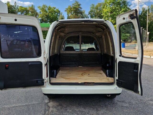 Белый Фольксваген Кадди, объемом двигателя 1.4 л и пробегом 544 тыс. км за 2300 $, фото 5 на Automoto.ua