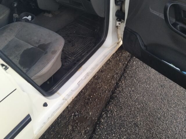 Белый Фольксваген Кадди, объемом двигателя 1.9 л и пробегом 100 тыс. км за 2700 $, фото 5 на Automoto.ua