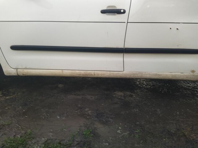 Белый Фольксваген Кадди, объемом двигателя 1.9 л и пробегом 100 тыс. км за 2700 $, фото 3 на Automoto.ua