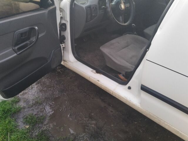 Белый Фольксваген Кадди, объемом двигателя 1.9 л и пробегом 100 тыс. км за 2700 $, фото 4 на Automoto.ua