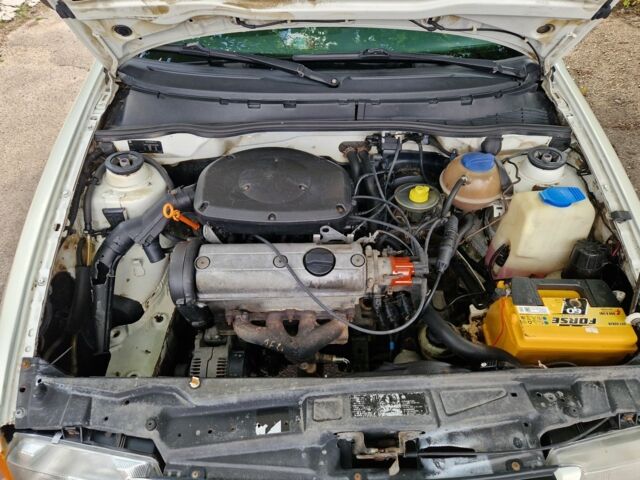 Белый Фольксваген Кадди, объемом двигателя 1.4 л и пробегом 544 тыс. км за 2300 $, фото 6 на Automoto.ua