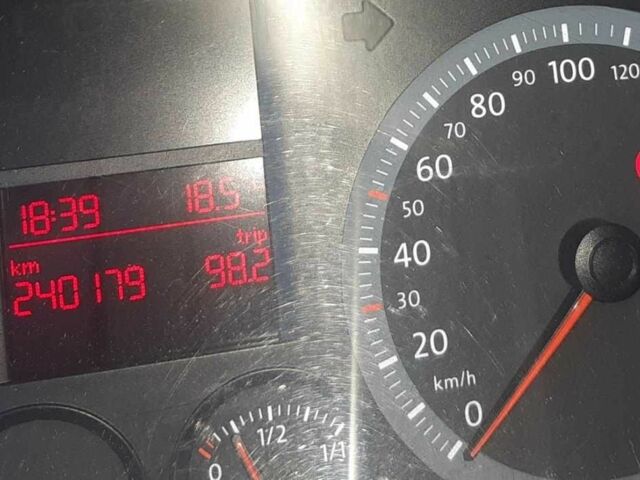 Белый Фольксваген Кадди, объемом двигателя 1.4 л и пробегом 257 тыс. км за 3950 $, фото 10 на Automoto.ua