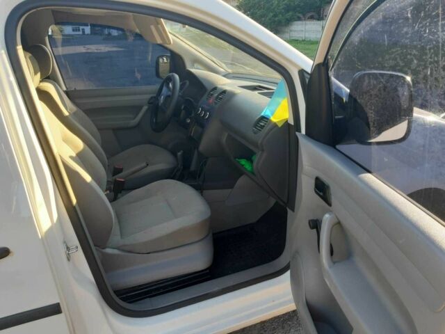 Белый Фольксваген Кадди, объемом двигателя 1.4 л и пробегом 257 тыс. км за 3950 $, фото 2 на Automoto.ua