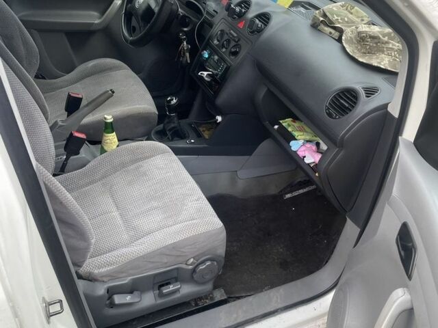 Белый Фольксваген Кадди, объемом двигателя 1.9 л и пробегом 300 тыс. км за 4500 $, фото 5 на Automoto.ua