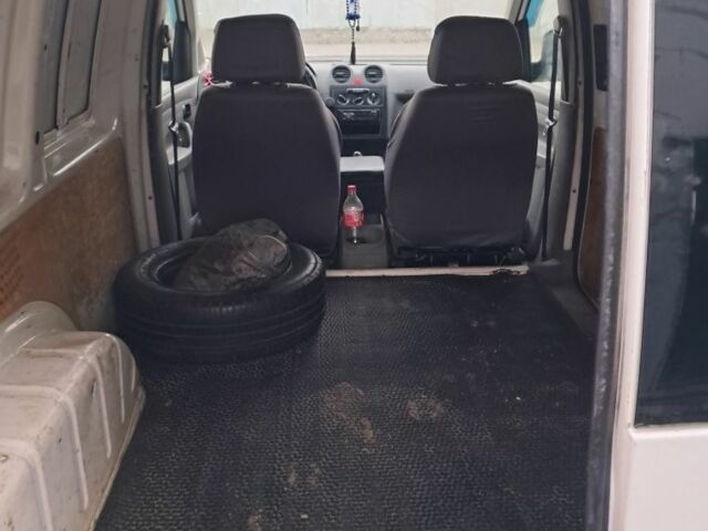 Белый Фольксваген Кадди, объемом двигателя 1.4 л и пробегом 400 тыс. км за 3300 $, фото 5 на Automoto.ua