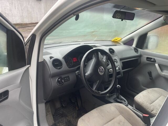 Белый Фольксваген Кадди, объемом двигателя 2 л и пробегом 300 тыс. км за 3700 $, фото 4 на Automoto.ua