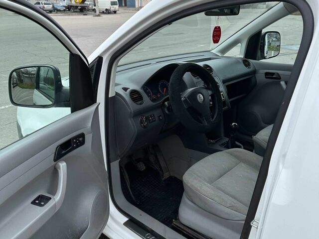 Белый Фольксваген Кадди, объемом двигателя 2 л и пробегом 280 тыс. км за 5000 $, фото 7 на Automoto.ua