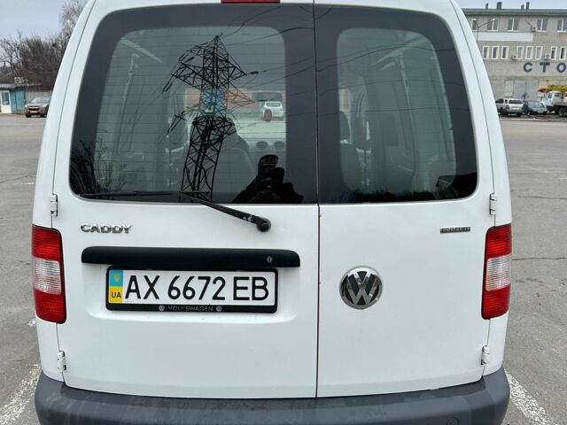 Белый Фольксваген Кадди, объемом двигателя 2 л и пробегом 280 тыс. км за 5000 $, фото 3 на Automoto.ua