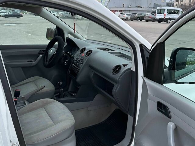 Белый Фольксваген Кадди, объемом двигателя 2 л и пробегом 280 тыс. км за 5000 $, фото 6 на Automoto.ua