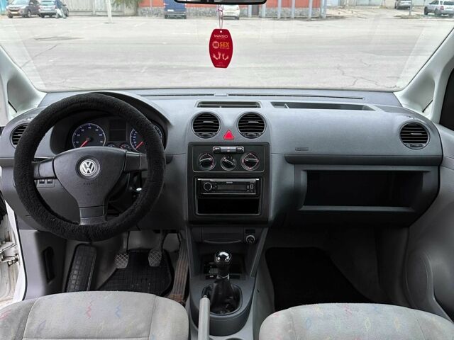 Белый Фольксваген Кадди, объемом двигателя 2 л и пробегом 280 тыс. км за 5000 $, фото 9 на Automoto.ua