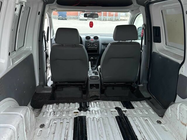 Белый Фольксваген Кадди, объемом двигателя 2 л и пробегом 280 тыс. км за 5000 $, фото 8 на Automoto.ua