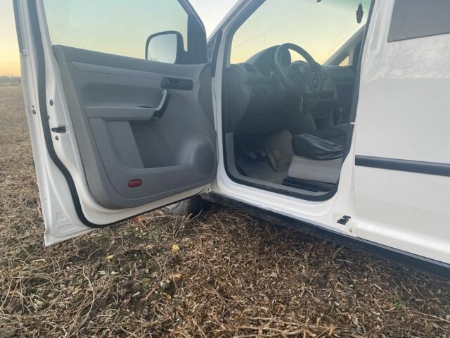 Белый Фольксваген Кадди, объемом двигателя 0 л и пробегом 305 тыс. км за 5500 $, фото 4 на Automoto.ua