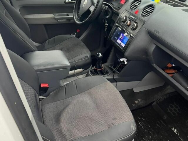 Белый Фольксваген Кадди, объемом двигателя 1.9 л и пробегом 330 тыс. км за 6000 $, фото 4 на Automoto.ua