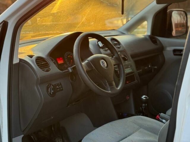 Белый Фольксваген Кадди, объемом двигателя 1.4 л и пробегом 430 тыс. км за 3200 $, фото 5 на Automoto.ua