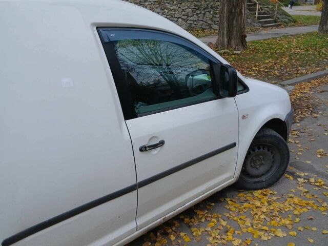 Белый Фольксваген Кадди, объемом двигателя 1.4 л и пробегом 240 тыс. км за 5000 $, фото 2 на Automoto.ua