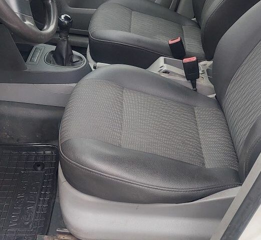 Білий Фольксваген Кадді, об'ємом двигуна 2 л та пробігом 334 тис. км за 4250 $, фото 5 на Automoto.ua