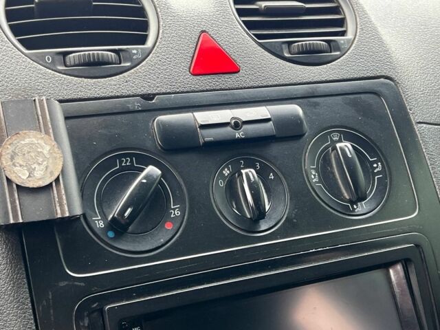 Белый Фольксваген Кадди, объемом двигателя 2 л и пробегом 212 тыс. км за 4700 $, фото 3 на Automoto.ua