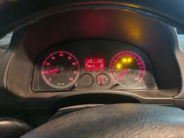 Белый Фольксваген Кадди, объемом двигателя 0 л и пробегом 357 тыс. км за 3700 $, фото 2 на Automoto.ua