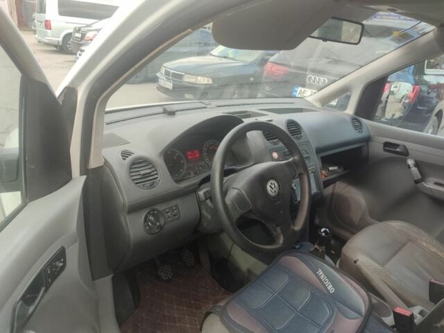 Белый Фольксваген Кадди, объемом двигателя 1.9 л и пробегом 240 тыс. км за 3300 $, фото 4 на Automoto.ua