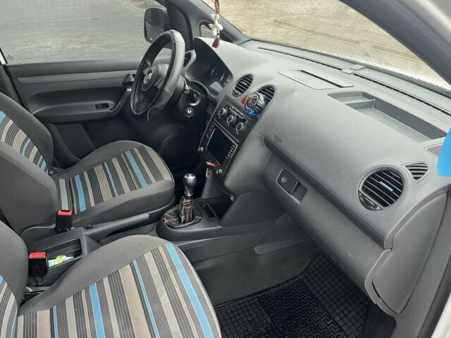 Белый Фольксваген Кадди, объемом двигателя 1.2 л и пробегом 145 тыс. км за 7392 $, фото 4 на Automoto.ua