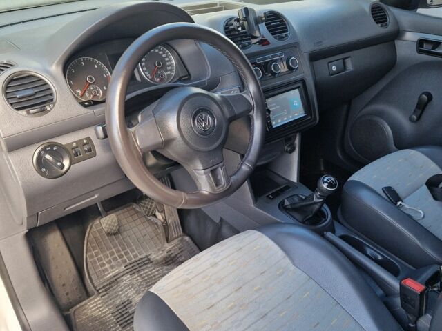 Фольксваген Кадди 2011 в Виноградове на Automoto.ua Белый Фольксваген Кадди, объемом двигателя 1.6 л и пробегом 270 тыс. км за 7800 $, фото 4 на Automoto.ua