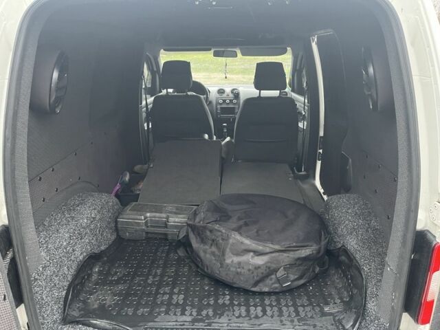 Белый Фольксваген Кадди, объемом двигателя 1.2 л и пробегом 145 тыс. км за 7392 $, фото 5 на Automoto.ua