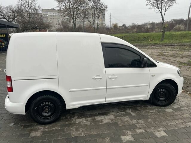 Белый Фольксваген Кадди, объемом двигателя 1.2 л и пробегом 145 тыс. км за 7392 $, фото 2 на Automoto.ua