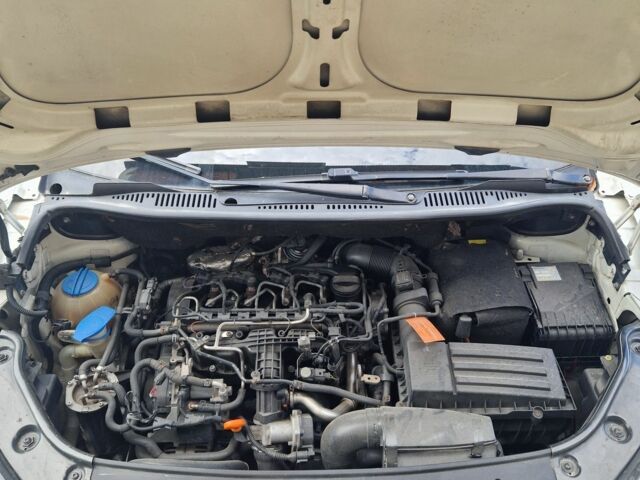 Фольксваген Кадди 2011 в Виноградове на Automoto.ua Белый Фольксваген Кадди, объемом двигателя 1.6 л и пробегом 270 тыс. км за 7800 $, фото 6 на Automoto.ua