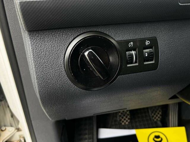 Белый Фольксваген Кадди, объемом двигателя 1.6 л и пробегом 391 тыс. км за 7200 $, фото 12 на Automoto.ua