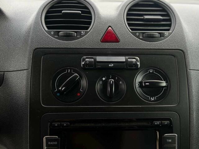 Белый Фольксваген Кадди, объемом двигателя 1.6 л и пробегом 391 тыс. км за 7200 $, фото 18 на Automoto.ua