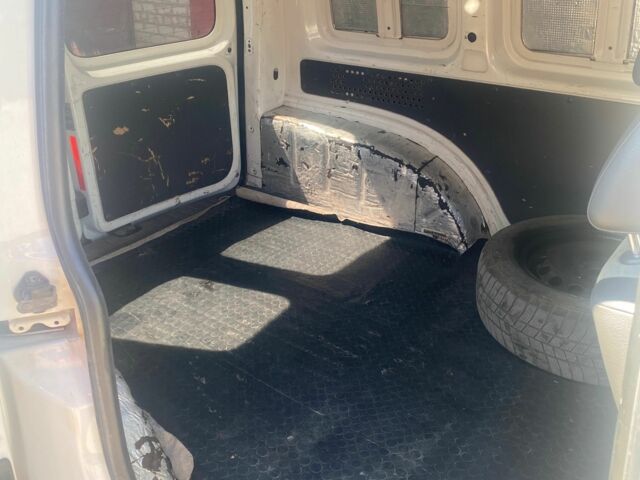 Белый Фольксваген Кадди, объемом двигателя 1.6 л и пробегом 335 тыс. км за 6999 $, фото 5 на Automoto.ua