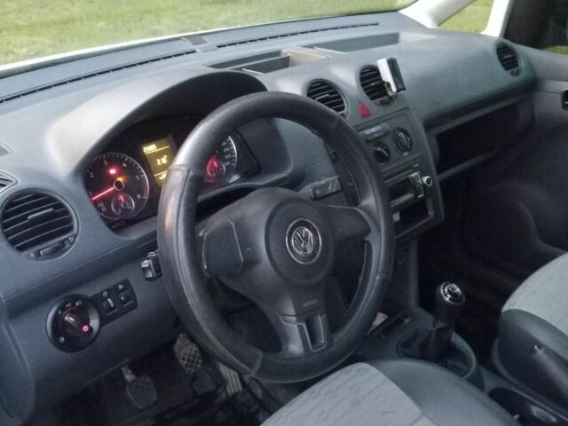 Белый Фольксваген Кадди, объемом двигателя 1.6 л и пробегом 232 тыс. км за 5600 $, фото 7 на Automoto.ua