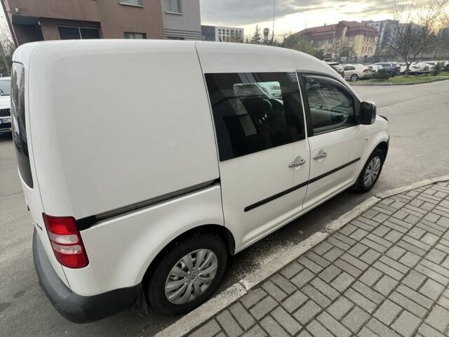 Белый Фольксваген Кадди, объемом двигателя 1.6 л и пробегом 233 тыс. км за 5900 $, фото 5 на Automoto.ua