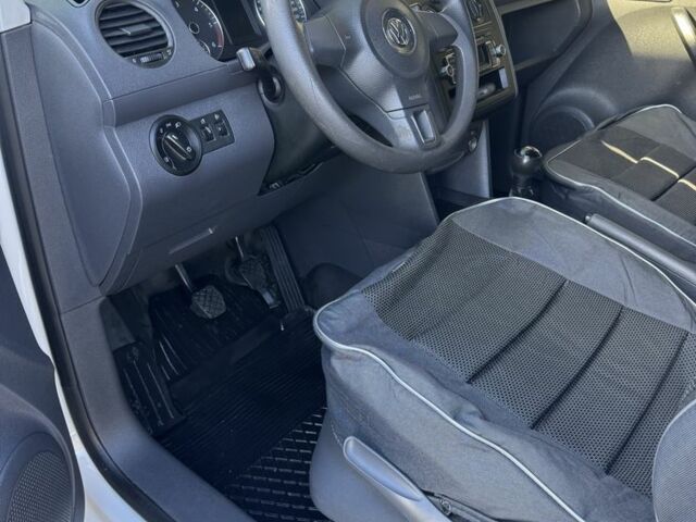 Фольксваген Кадди 2012 в Киеве на Automoto.ua Белый Фольксваген Кадди, объемом двигателя 1.6 л и пробегом 260 тыс. км за 10000 $, фото 6 на Automoto.ua