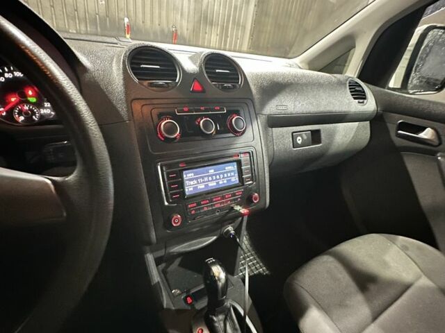 Білий Фольксваген Кадді, об'ємом двигуна 1.6 л та пробігом 245 тис. км за 8400 $, фото 7 на Automoto.ua