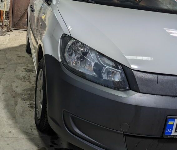 Білий Фольксваген Кадді, об'ємом двигуна 1.2 л та пробігом 265 тис. км за 5300 $, фото 3 на Automoto.ua