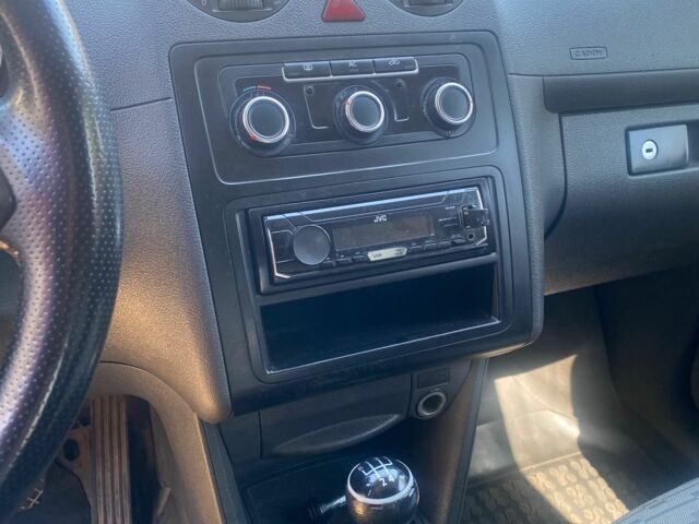 Белый Фольксваген Кадди, объемом двигателя 1.6 л и пробегом 335 тыс. км за 6999 $, фото 7 на Automoto.ua