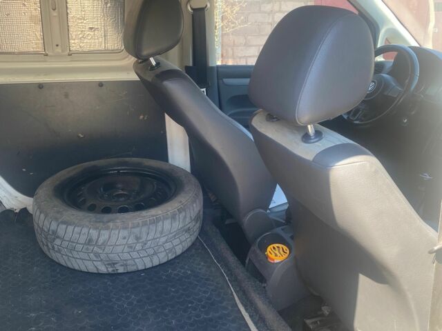 Белый Фольксваген Кадди, объемом двигателя 1.6 л и пробегом 335 тыс. км за 6999 $, фото 3 на Automoto.ua