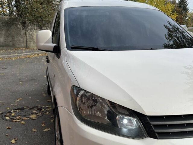 Білий Фольксваген Кадді, об'ємом двигуна 1.6 л та пробігом 280 тис. км за 8000 $, фото 4 на Automoto.ua