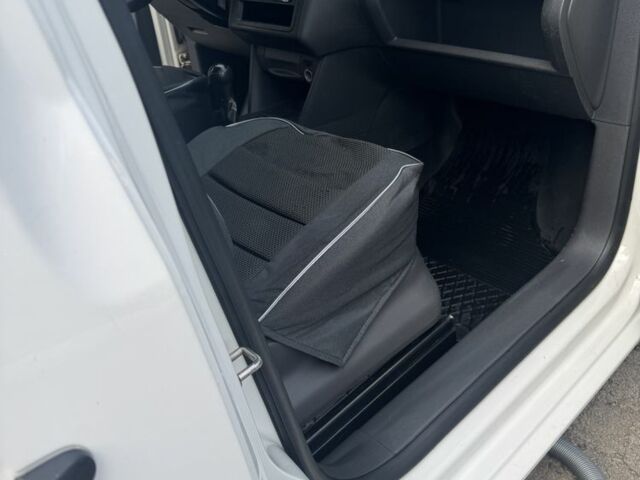 Фольксваген Кадди 2012 в Киеве на Automoto.ua Белый Фольксваген Кадди, объемом двигателя 1.6 л и пробегом 260 тыс. км за 10000 $, фото 4 на Automoto.ua