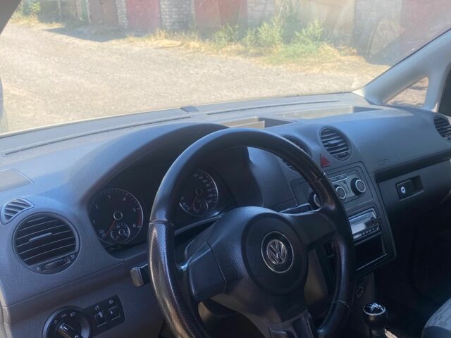 Белый Фольксваген Кадди, объемом двигателя 1.6 л и пробегом 335 тыс. км за 6999 $, фото 2 на Automoto.ua