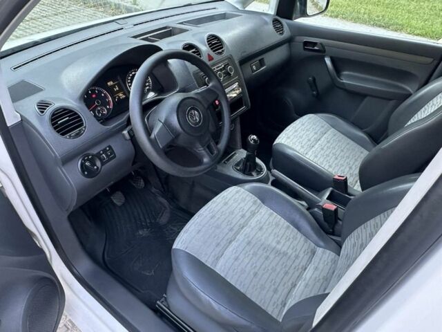 Белый Фольксваген Кадди, объемом двигателя 1.2 л и пробегом 185 тыс. км за 5400 $, фото 3 на Automoto.ua