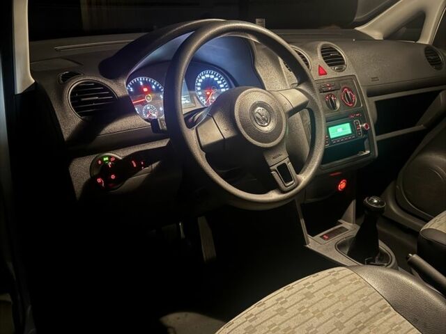 Фольксваген Кадди 2012 в Киеве на Automoto.ua Белый Фольксваген Кадди, объемом двигателя 1.6 л и пробегом 260 тыс. км за 10000 $, фото 7 на Automoto.ua