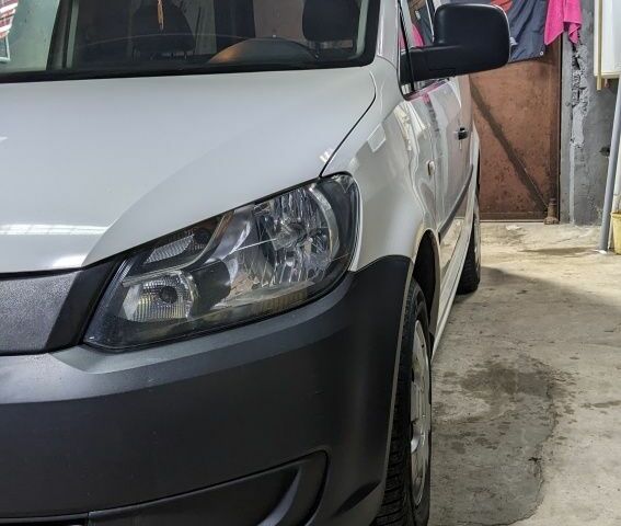 Білий Фольксваген Кадді, об'ємом двигуна 1.2 л та пробігом 265 тис. км за 5300 $, фото 4 на Automoto.ua