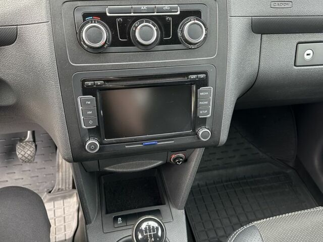 Белый Фольксваген Кадди, объемом двигателя 1.2 л и пробегом 145 тыс. км за 8300 $, фото 14 на Automoto.ua