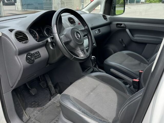 Белый Фольксваген Кадди, объемом двигателя 1.2 л и пробегом 145 тыс. км за 8300 $, фото 8 на Automoto.ua