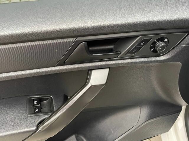 Белый Фольксваген Кадди, объемом двигателя 1.6 л и пробегом 290 тыс. км за 9400 $, фото 6 на Automoto.ua