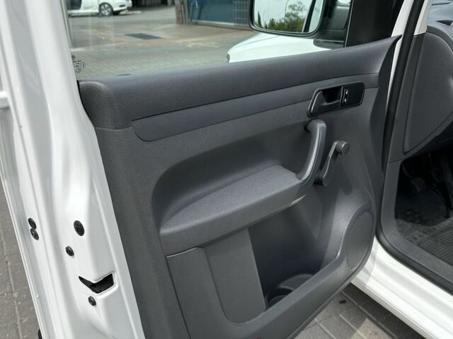 Белый Фольксваген Кадди, объемом двигателя 1.2 л и пробегом 145 тыс. км за 8300 $, фото 17 на Automoto.ua