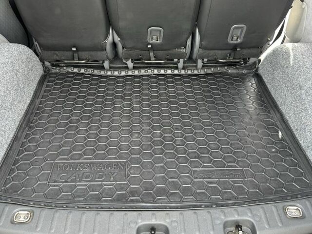 Белый Фольксваген Кадди, объемом двигателя 1.2 л и пробегом 145 тыс. км за 8300 $, фото 22 на Automoto.ua