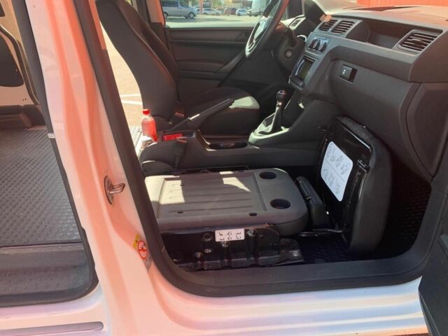 Белый Фольксваген Кадди, объемом двигателя 2 л и пробегом 141 тыс. км за 15600 $, фото 13 на Automoto.ua